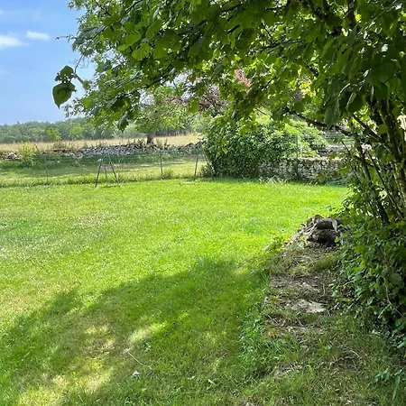 Entre Lot Et Aveyron Piscine بيت للعطل